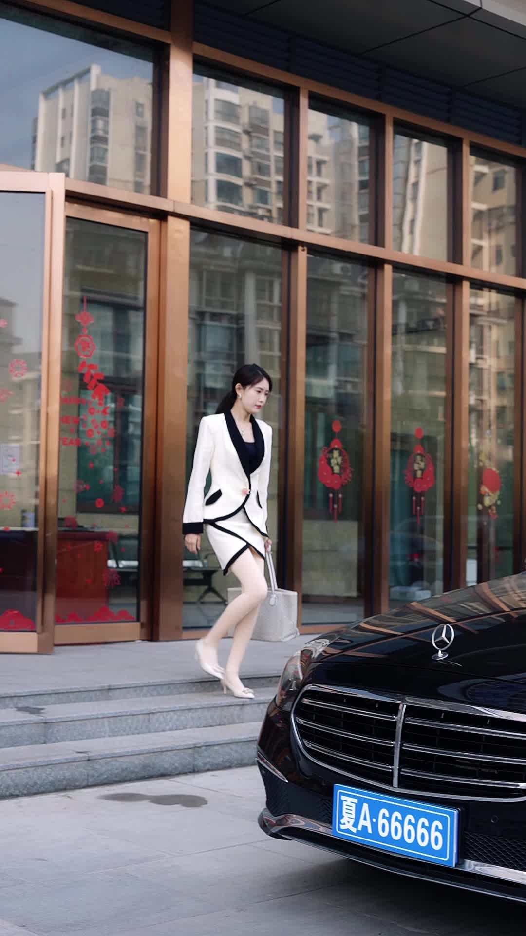 Tập 51 - Người Kế Thừa và Cuộc Hôn Nhân Giả